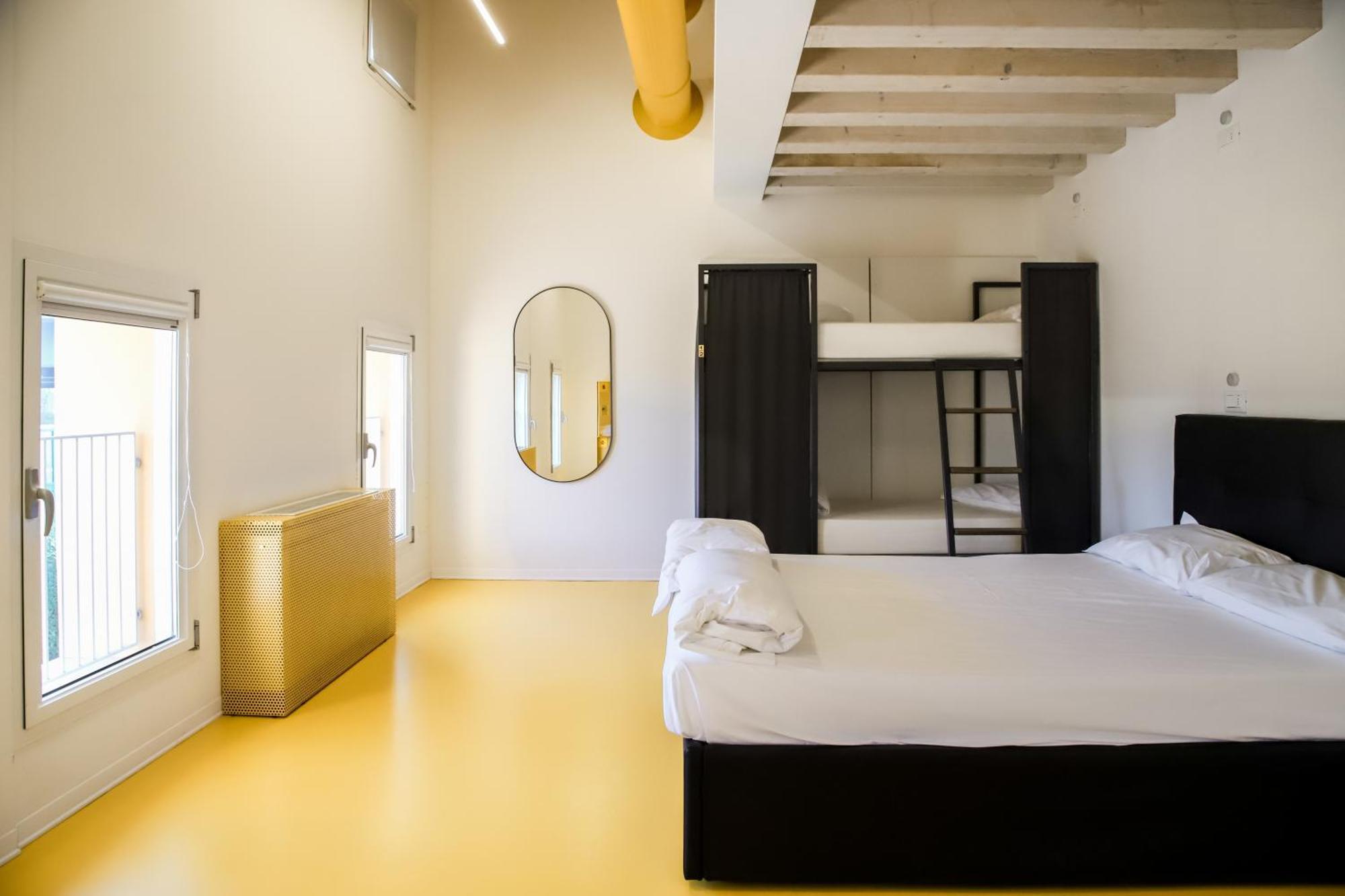 Quadruple Room with Private Bathroom