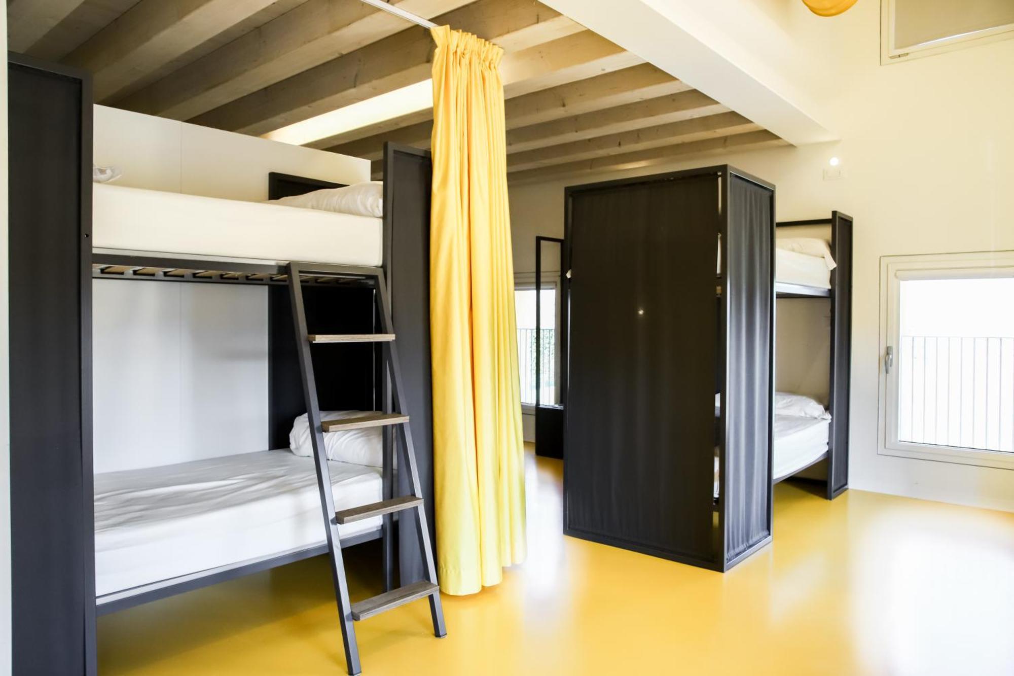 Bunk Bed 12-Bed Mixed Dormitory Room