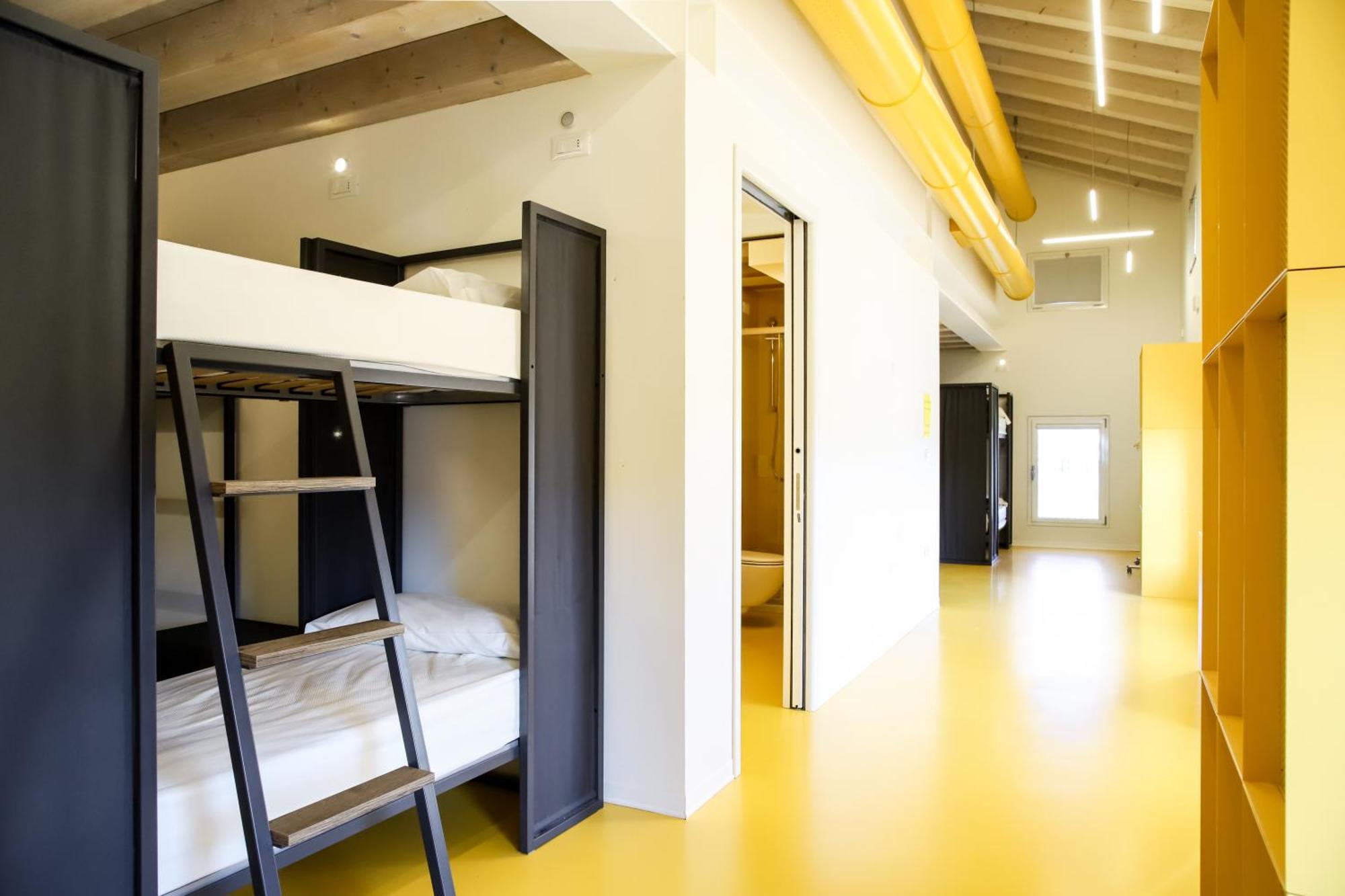 Bunk Bed 12-Bed Mixed Dormitory Room